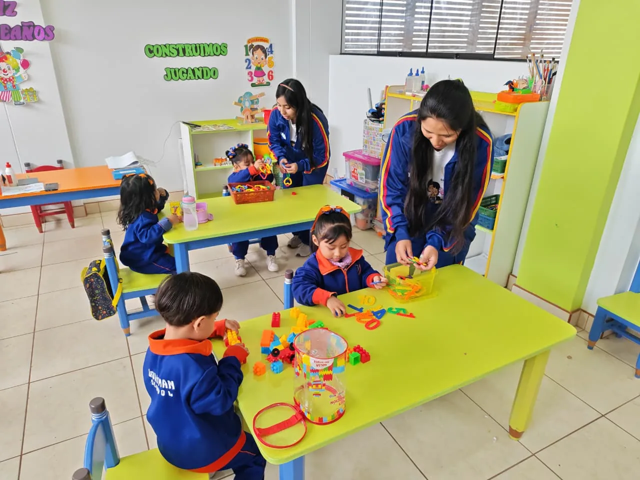 Actividad de aula con estudiantes y docentes